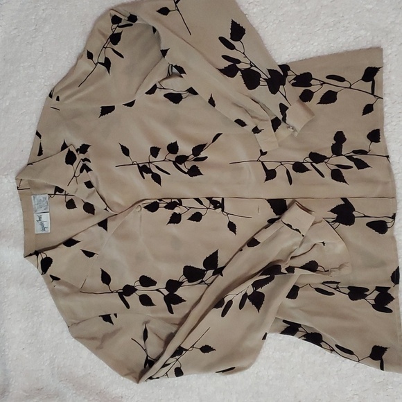 Vintage Jacqueline Ferrar Woman’s Size 8 Long Sleeve Blouse leafPrint - Picture 1 of 11